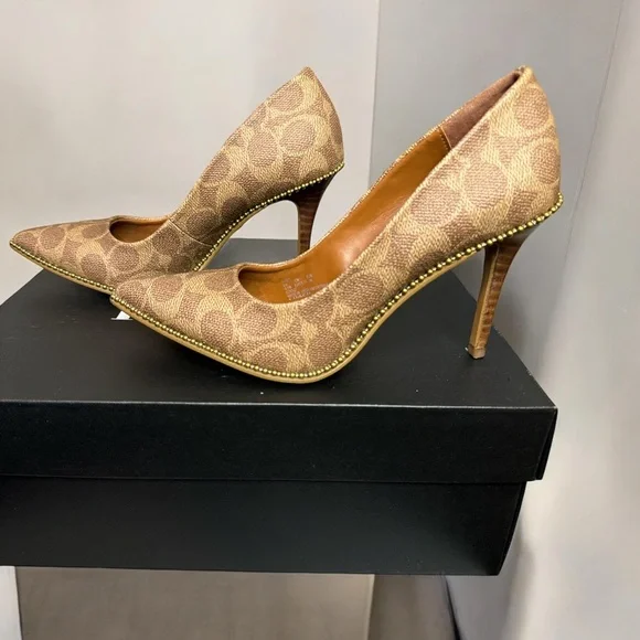 COACH Samantha Pump Point Toe 3.25” Heel signature logo bead chain size 5.5 - Picture 11 of 15